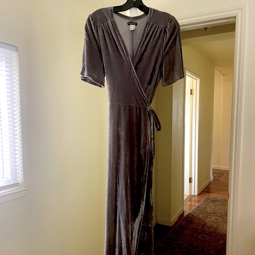 VENUS Elegant Gray Dress